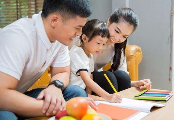 dạy con học tại nh&agrave;